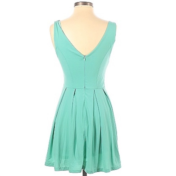 Tobi V-Neck Dress | SIZE XS - Picture 2 of 3